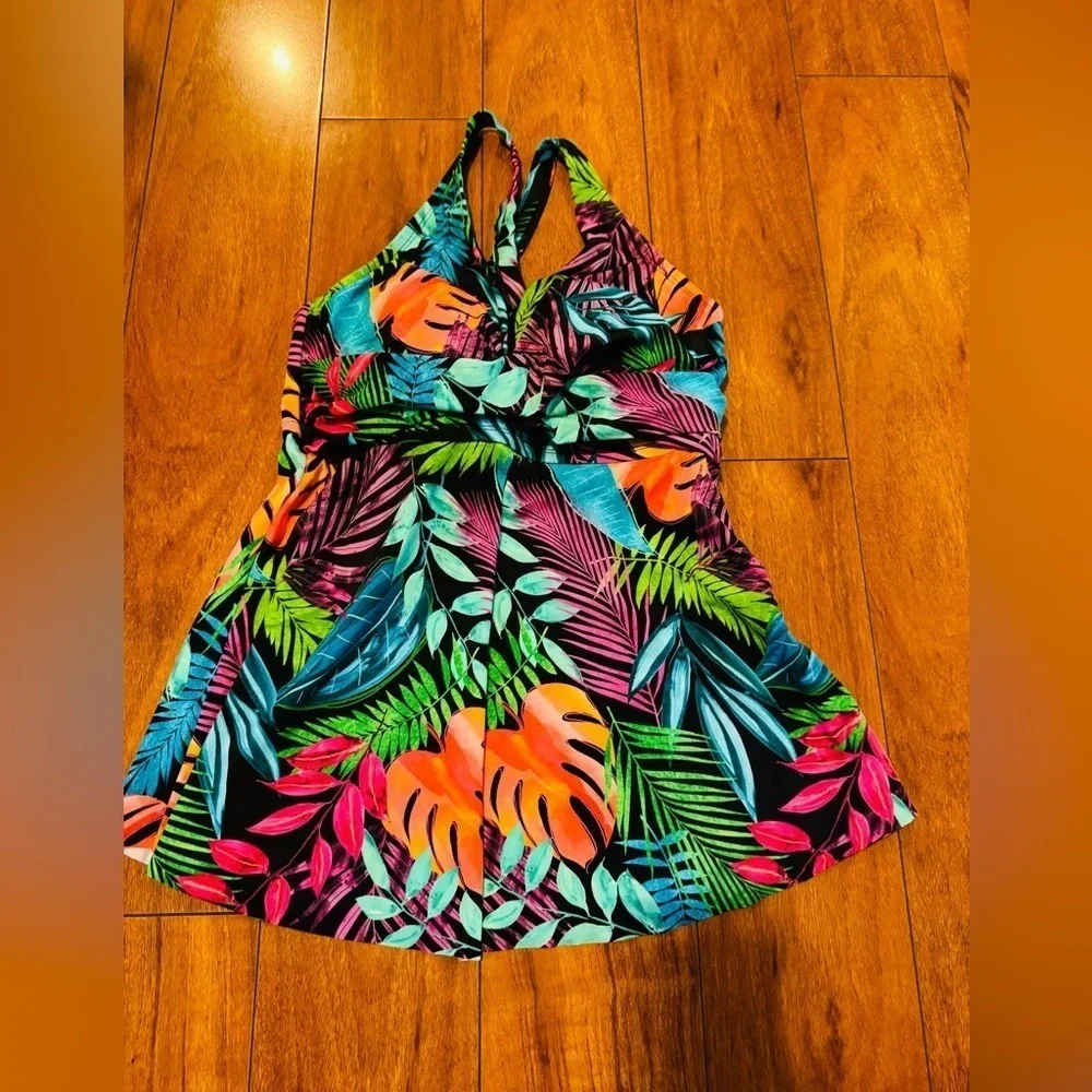KIM GRAVEL woman swimming blouse